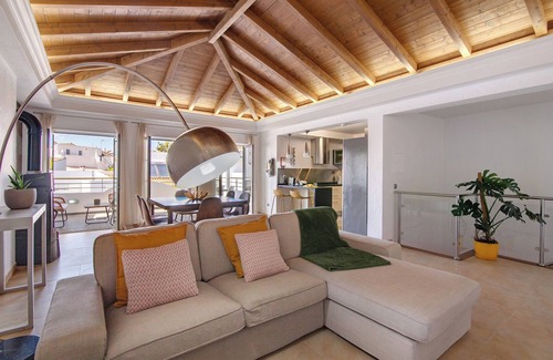 Tavira Apartment | Holiday Home 'Flor De Sol House' with Private Terrace, Wi-Fi and Air Conditioning