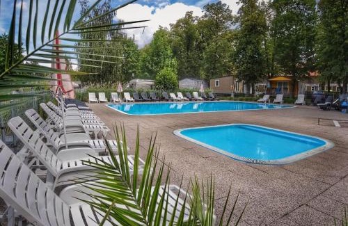 Dolni Pocernice House | Holiday Home Florida by Interhome
