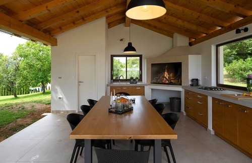 Buzet Villa | Holiday home for 6 persons, rustic furniture