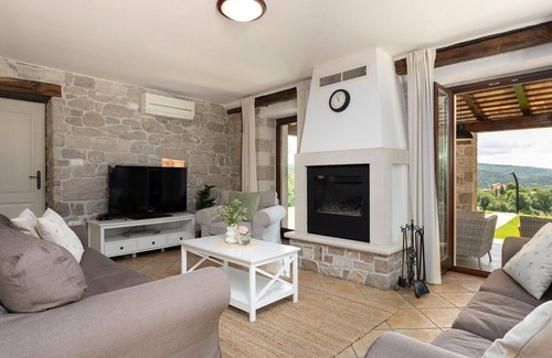 Buzet Villa | Holiday home for 6 persons, rustic furniture