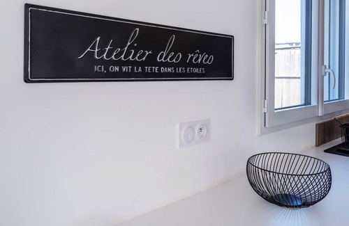 Lampaul-Plouarzel House | Holiday Home 'La Maison Ker An Aod' with Private Terrace, Private Garden and Wi-Fi