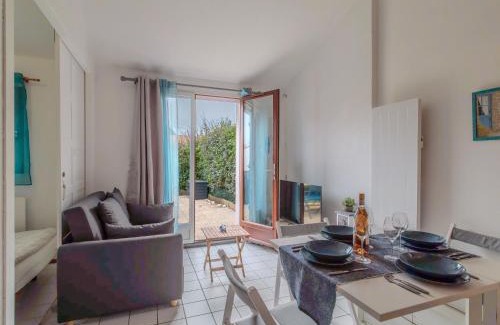 Saint-Palais-sur-Mer House | Holiday Home Bois Soleil by Interhome