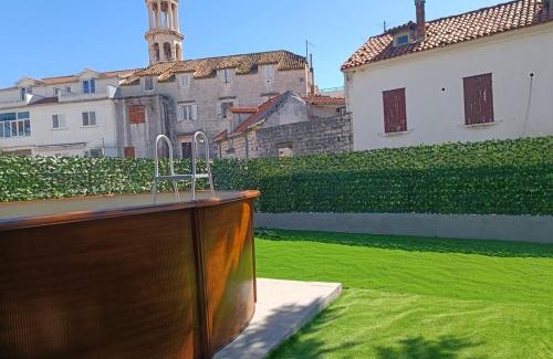 Kastel Novi Apartment | Holiday home Gamaliel