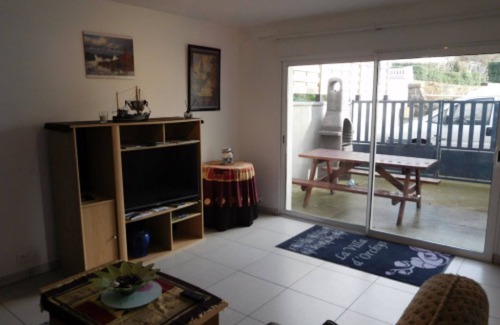 Lannion House | Holiday Home 'Gîte La Maison Bleue 300m Gare Tgv' with Private Terrace and Wi-Fi