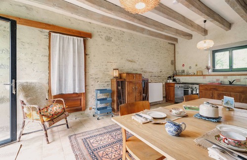 Cuguen House | Holiday Home 'Gite La Villate' with Private Terrace, Private Garden and Wi-Fi