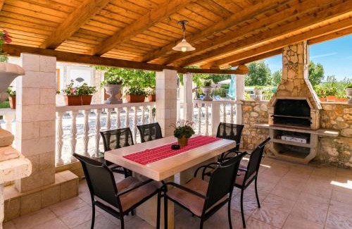 Sveti Lovrec House | Holiday Home Glavica by Interhome