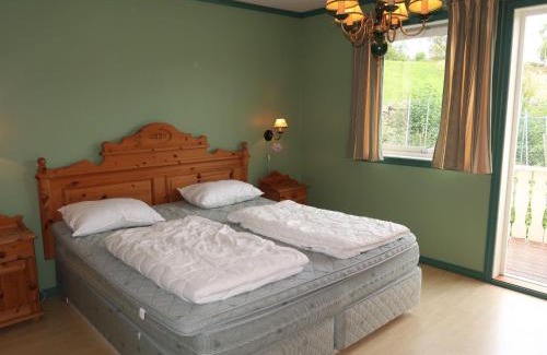 Tysnes House | Holiday Home Gule huset by Interhome