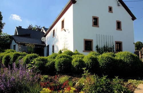 Buellingen House | Holiday Home in Bullange with Sauna