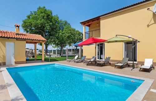 Lanisce House | Holiday Home in Buzet with Terrace