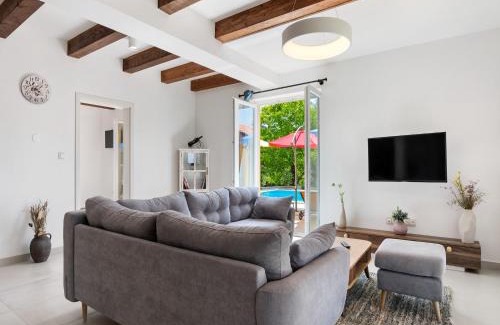 Lanisce House | Holiday Home in Buzet with Terrace