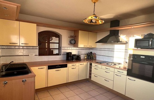 Goudargues House | Holiday Home in Goudargues with Heated Pool
