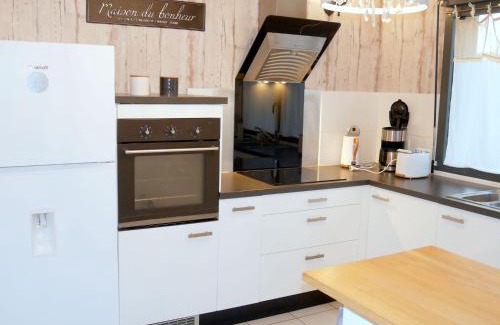 Guisseny House | Holiday Home in Le Vougot by Sandy Beach