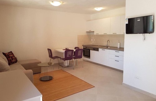 Cove Makarac (Milna) House | Holiday Home in Milna with Terrace, Air condition, WIFI, Washing machine (5123-1)