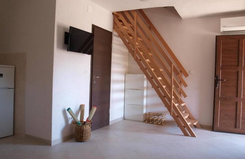 Cove Makarac (Milna) House | Holiday Home in Milna with Terrace, Air condition, WIFI, Washing machine (5123-1)