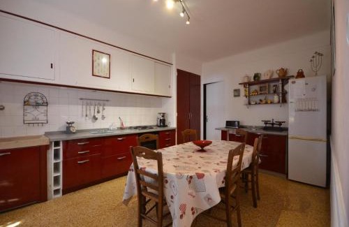 Pertuis House | Holiday Home in Pertuis with Pool and Views