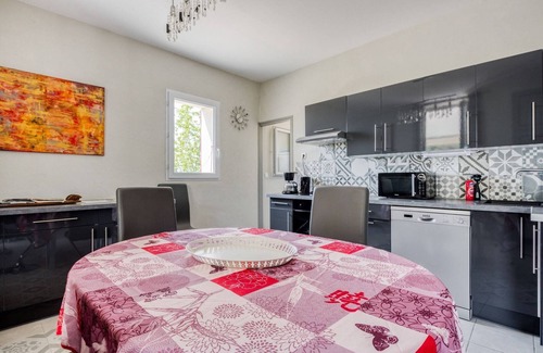 Rasteau House | Holiday Home in Rasteau with Private Pool