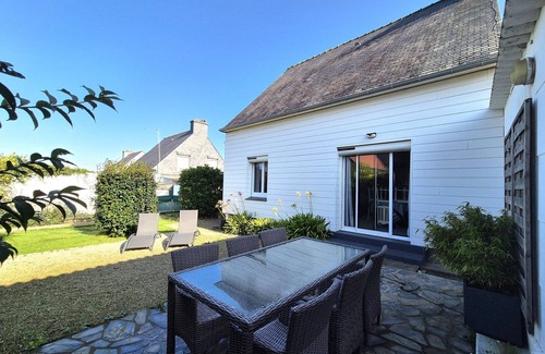 Trelevern House | Holiday Home in Trelevern near Pink Granite Coast