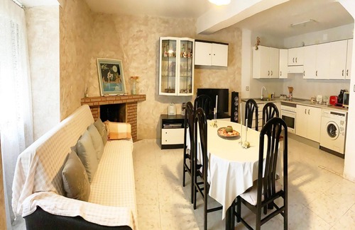 Villamiel House | Holiday Home in Villamiel with Mountain Views