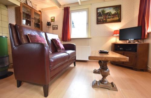 Den Ham House | Holiday home in with cycling area, cleaning included