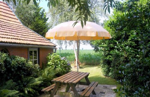 Den Ham House | Holiday home in with cycling area, cleaning included