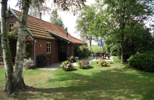 Den Ham House | Holiday home in with cycling area, cleaning included