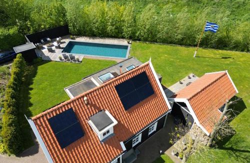 Wissenkerke House | Holiday Home in Zeeland with Private Pool