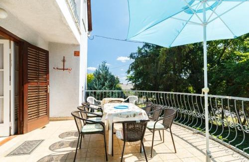 Belatelep House | Holiday Home Iris by Interhome