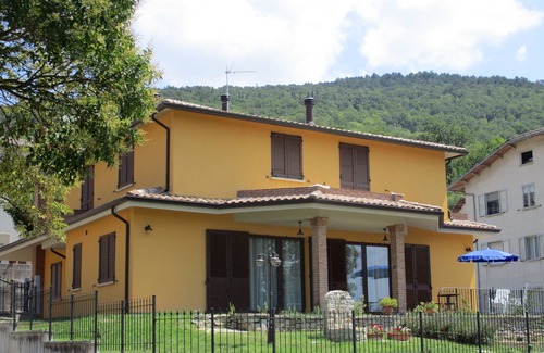 Fossato di Vico House | HOLIDAY HOME THE AWAKENING OF SENSES 2 (ANTISISMIC).