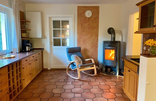 Gronenberg House | Holiday Home 'Kuschel-Muschel' with Sea View, Private Terrace and Wi-Fi