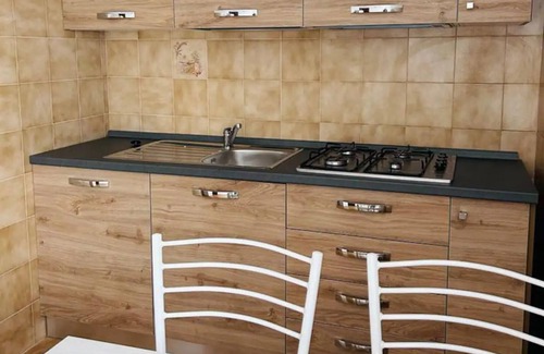 Agnino House | Holiday Home 'La Casa di Andrea in Lunigiana' with Private Terrace, Shared Garden and Balcony