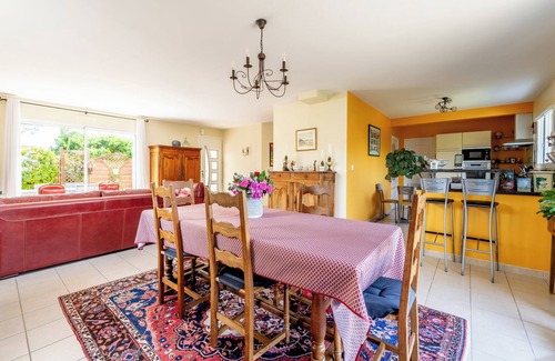 Pornic House | Holiday Home 'La Fontaine Aux Bretons' with Private Terrace, Private Garden and Wi-Fi