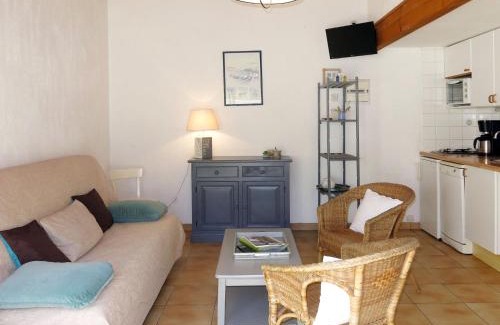 La Flotte House | Holiday Home La Touche-3 by Interhome