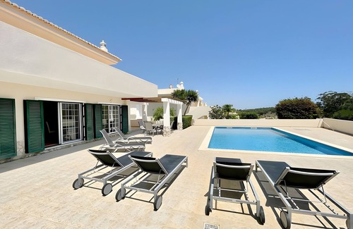 Albardeira House | Holiday Home 'Lagos Modern' with Private Pool, Wi-Fi and Air Conditioning