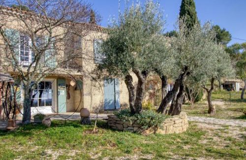 Le Beausset House | Holiday Home Le Mas de la Poterie by Interhome