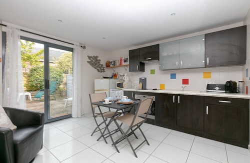 Batz-sur-Mer House | Holiday Home 'Le Refuge Salin Duplex' with Private Garden and Wi-Fi