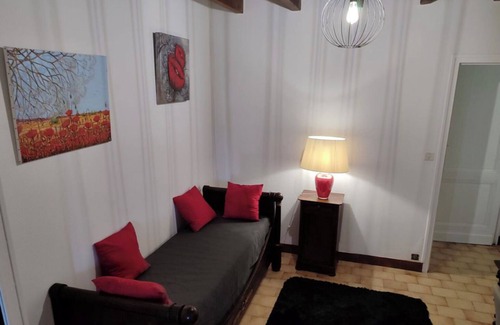 Vanxains House | Holiday Home 'Logis De La Chambre À Blé' with Private Pool, Shared Terrace and Wi-Fi