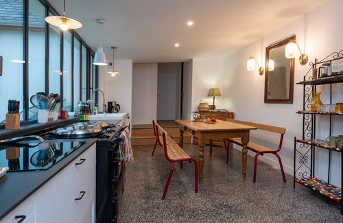 Larmor-Plage House | Holiday Home 'Maison Chaleureuse - La Cayola' with Private Garden, Stove and Wi-Fi