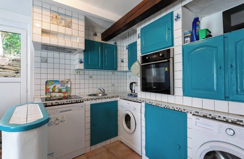 Plouezec House | Holiday Home 'Maison De Vacances 4 Personnes' with Private Terrace, Garden and Air Conditioning