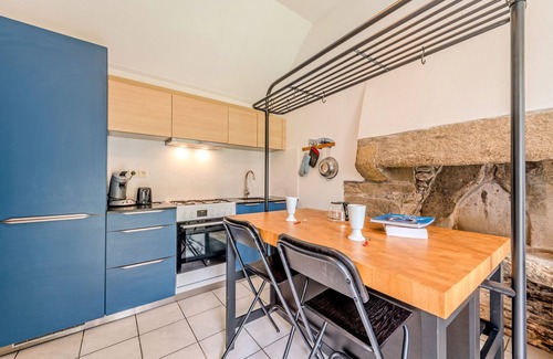 Le Conquet Cottage | Holiday Home 'Maison 6 Personnes Avec Piscine' with Private Pool and Wi-Fi
