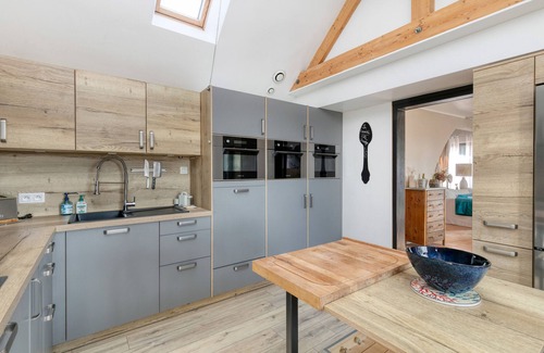 Le Croisic House | Holiday Home 'Maison Chaleureuse' with Private Terrace, Private Garden and Wi-Fi