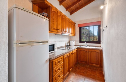 Mocanal House | Holiday Home 'Montaña De Aguarijo' with Mountain View, Private Terrace and Wi-Fi