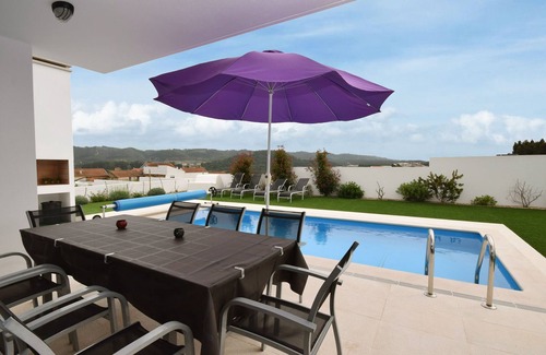 Famalicao House | Holiday Home; Nazaré Beach for Surfing