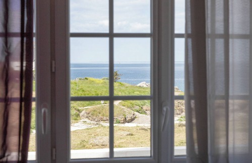Trevignon House | Holiday Home 'Nicole Face Mer' with Sea View, Private Terrace and Wi-Fi