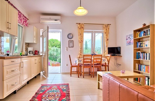 Old Town House | Holiday Home "Nora" with 2 Apartments and Shared Pool - Sea Breeze 2