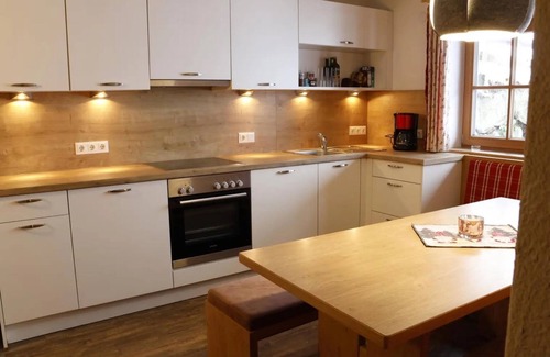 Rohrberg House | Holiday Home 'Oberlehen Hof' with Mountain View, Private Terrace and Wi-Fi