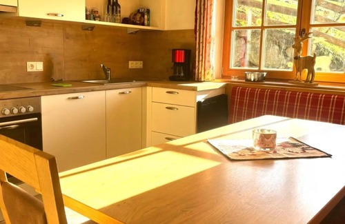 Rohrberg House | Holiday Home 'Oberlehen Hof' with Mountain View, Private Terrace and Wi-Fi