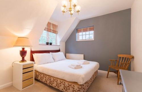 West Finchley Apartment | Holiday Home of the Month! Finchley, Sleeps 5