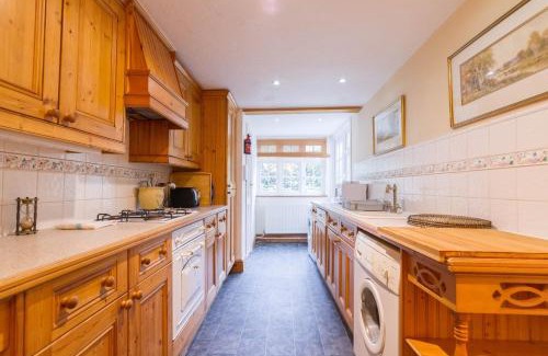 West Finchley Apartment | Holiday Home of the Month! Finchley, Sleeps 5