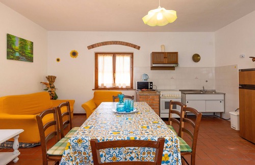 Fauglia House | Holiday Home 'Poggio4' with Shared Pool, Private Terrace and Wi-Fi