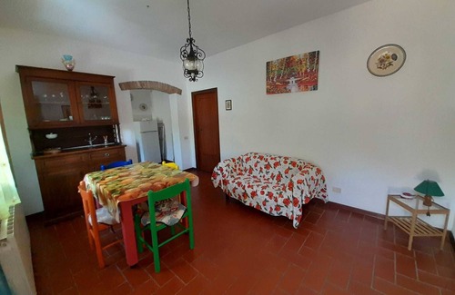 Fauglia House | Holiday Home 'Poggio5' with Shared Pool, Private Terrace and Wi-Fi